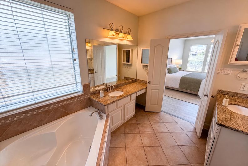 Photo 15 of 36 of 15822 Maple Shores Dr, Houston, TX