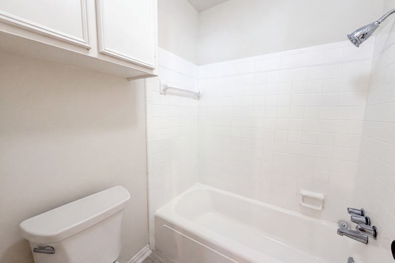 Photo 19 of 22 of 16338 Hollow Wood Dr, Houston, TX