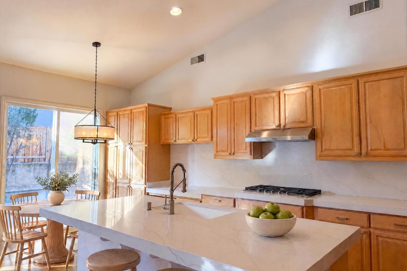 Photo 10 of 51 of 1401 Grey Owl Cir, Roseville, CA