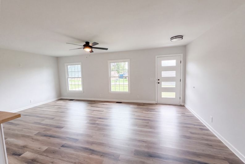 Photo 3 of 17 of 235 Sumner Ave, Gallatin, TN