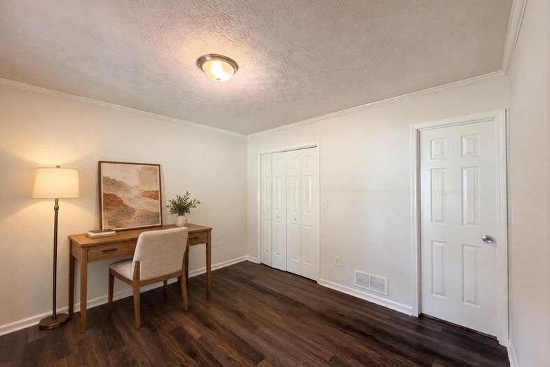 Photo 4 of 31 of 4479 Alpine Ct, Snellville, GA