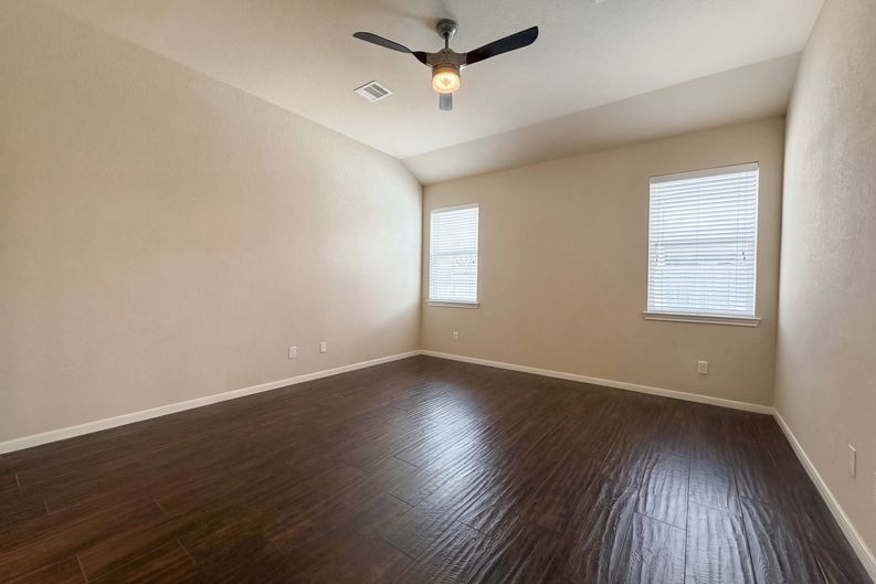 Photo 4 of 24 of 20192 Southwood Oaks Dr, Porter, TX
