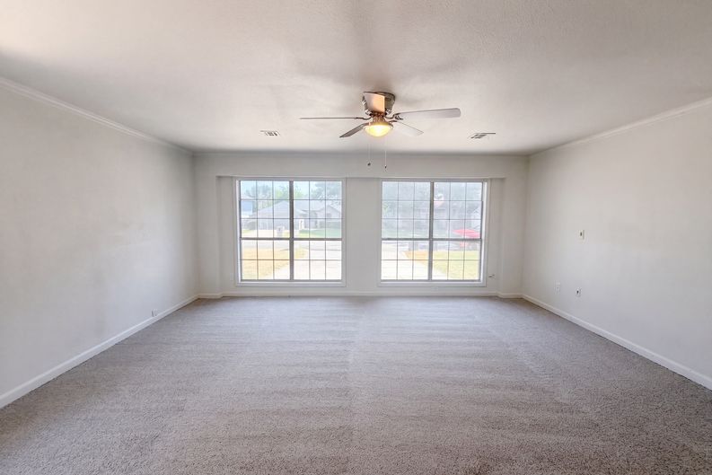 Photo 13 of 16 of 710 Brazos Dr, Temple, TX