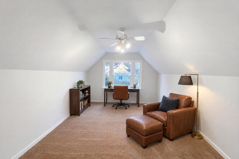 Photo 13 of 18 of 729 E Ivy Valley Dr, Fuquay Varina, NC