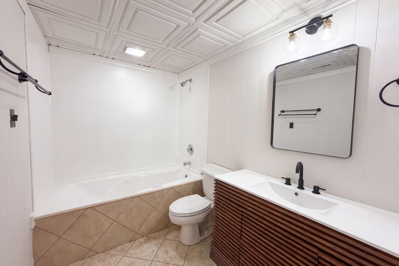 Photo 12 of 27 of 4043 Windward Dr, Tega Cay, SC