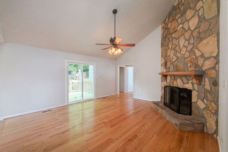 Photo 9 of 24 of 3143 Chase Ct SW, Marietta, GA