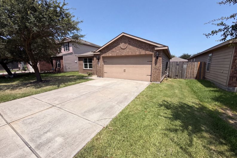 Photo 18 of 19 of 907 Amaryllis Rd, Baytown, TX