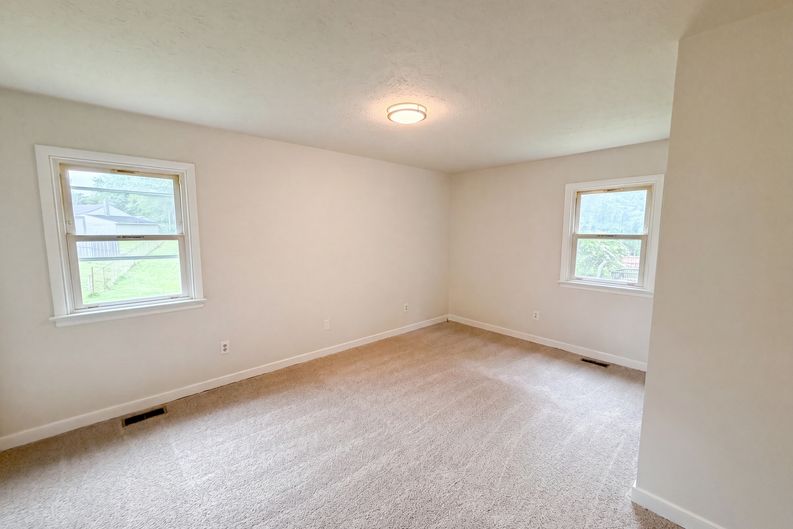 Photo 11 of 17 of 7397 Shady Grove Rd, Mechanicsville, VA