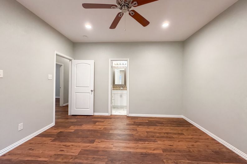 Photo 16 of 18 of 619 E Arlington Ave, Fort Worth, TX