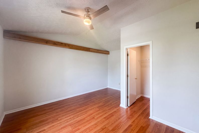 Photo 4 of 32 of 1618 Saddlebrook Dr, Heath, OH
