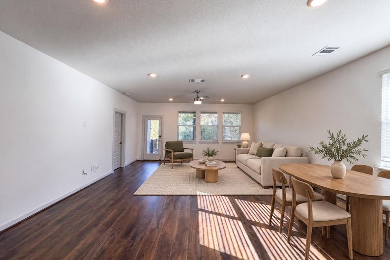 Photo 9 of 22 of 204 Florenz Ln, Georgetown, TX