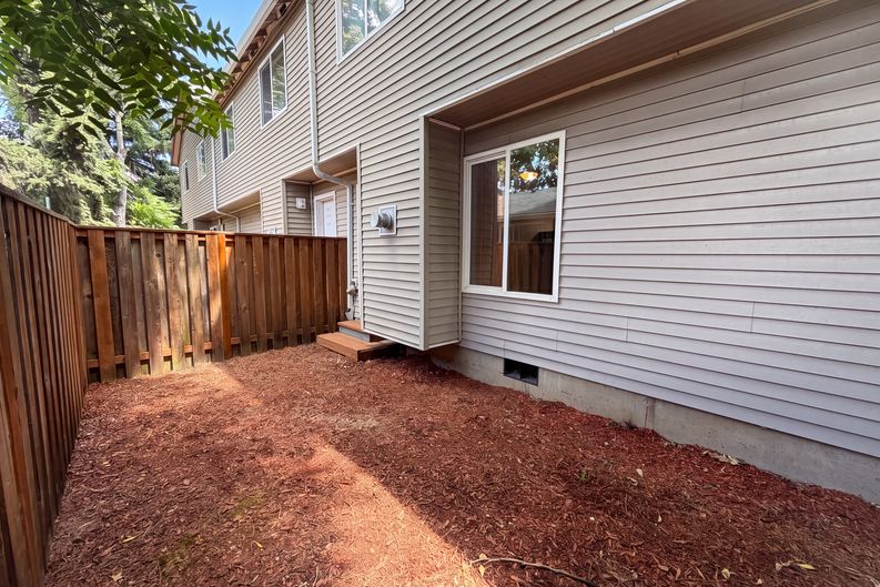 Photo 5 of 17 of 61 SE 171st Ave, Portland, OR