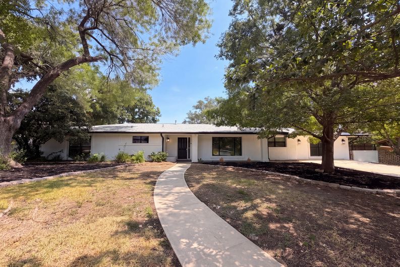 Photo 20 of 25 of 106 Briarcliff Dr, San Antonio, TX