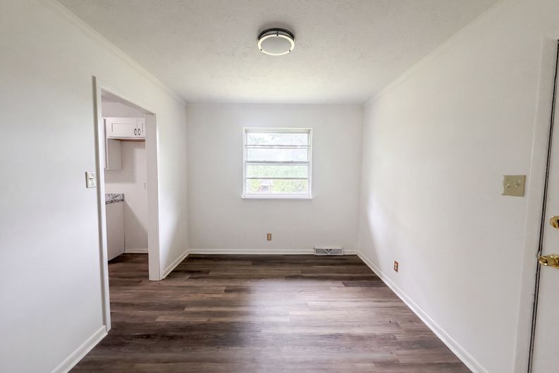 Photo 10 of 29 of 508 Bromley Ln, Knoxville, TN