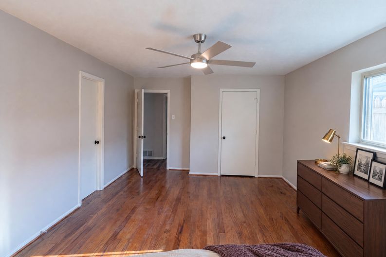 Photo 14 of 22 of 1618 Woodcrest Ln, Carrollton, TX