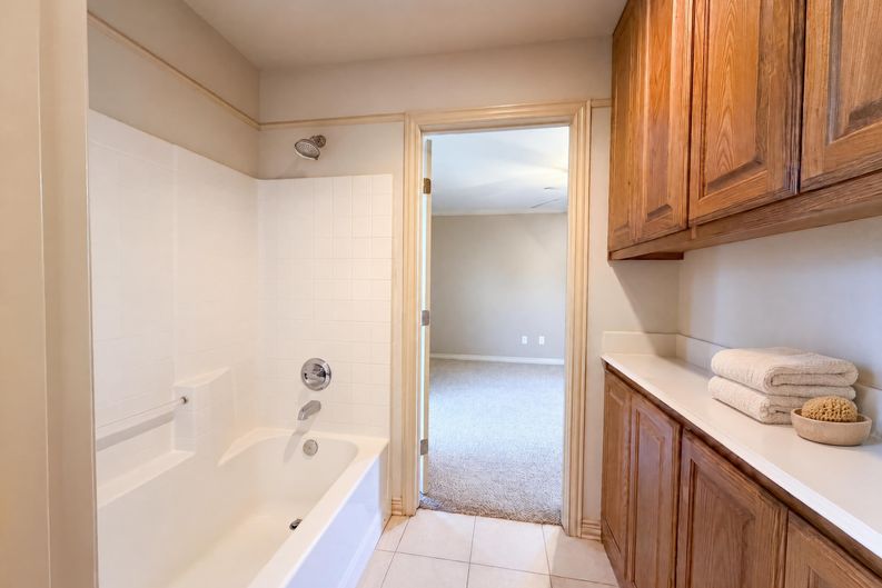 Photo 11 of 20 of 5107 Chesterfield Pl, Arlington, TX