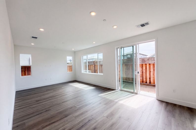 Photo 3 of 21 of 16207 Sculptor Ave, Lathrop, CA