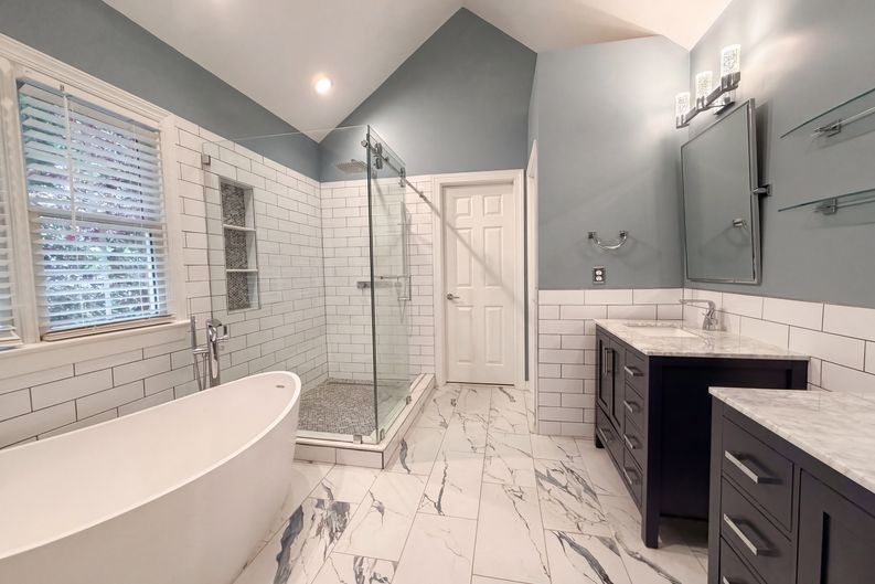Photo 12 of 18 of 12341 Willingdon Rd, Huntersville, NC