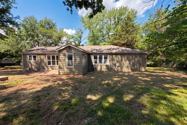Photo 5 of 16 of 1825 NE Bren Mar Rd, Lees Summit, MO