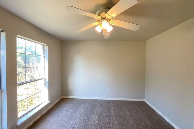 Photo 11 of 23 of 3421 Sandy Trail Ln, Plano, TX