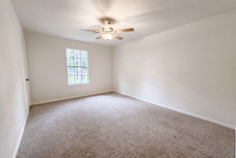 Photo 14 of 23 of 17518 Rustington Dr, Spring, TX