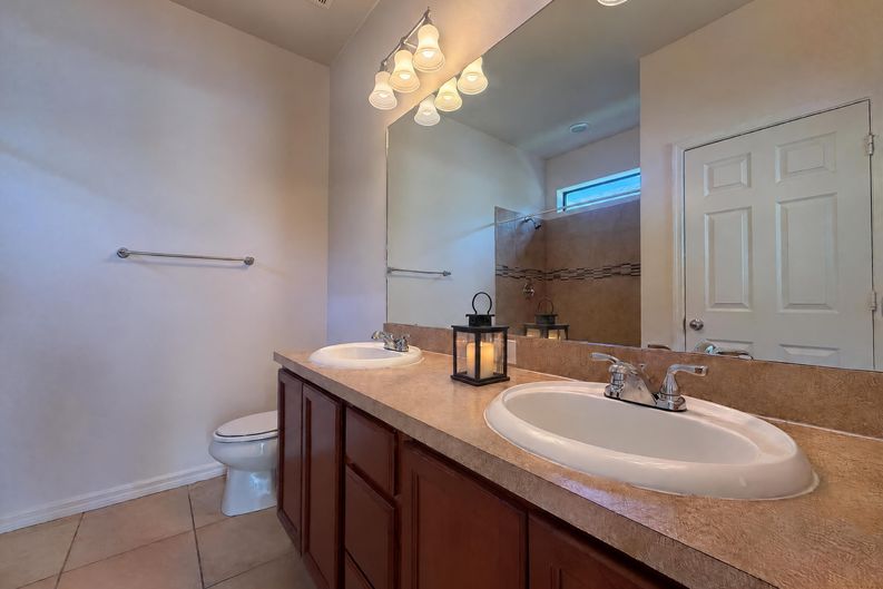 Photo 16 of 47 of 1416 Hickory View Cir, Parrish, FL