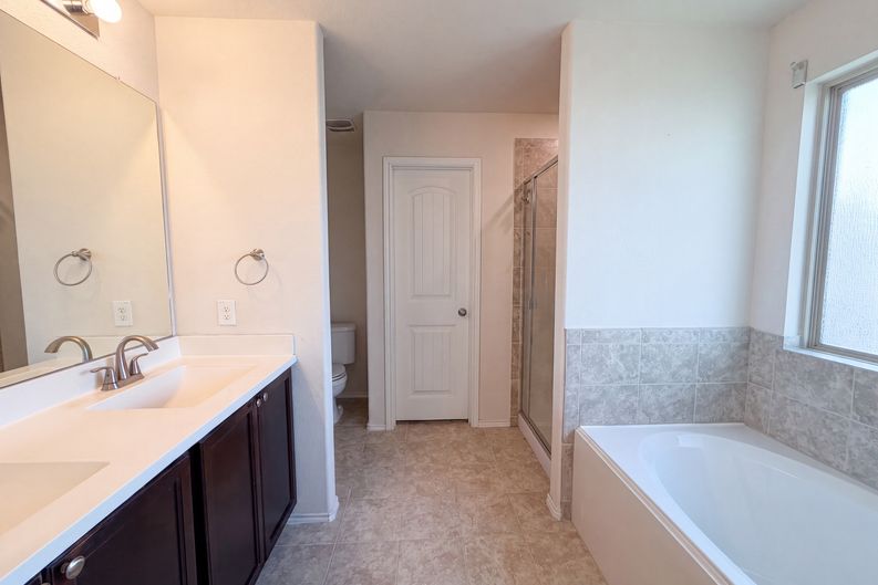 Photo 11 of 18 of 276 Circle Way, Jarrell, TX