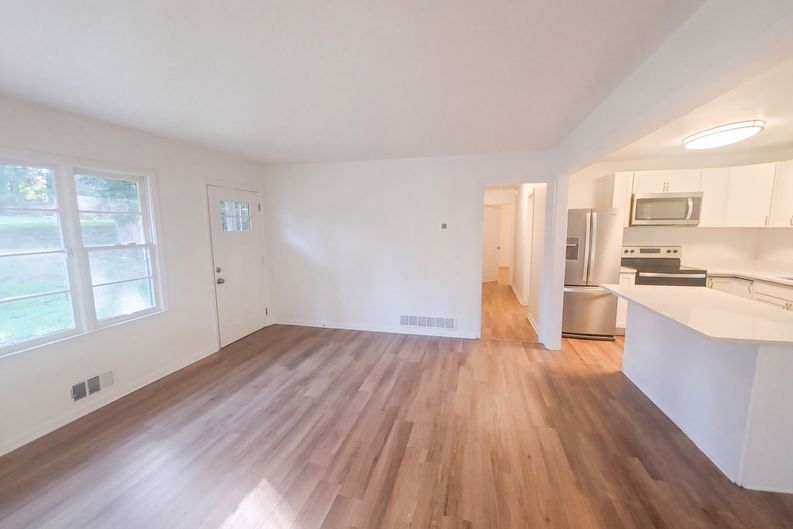 Photo 3 of 33 of 6489 N Sweetwater Rd, Lithia Springs, GA