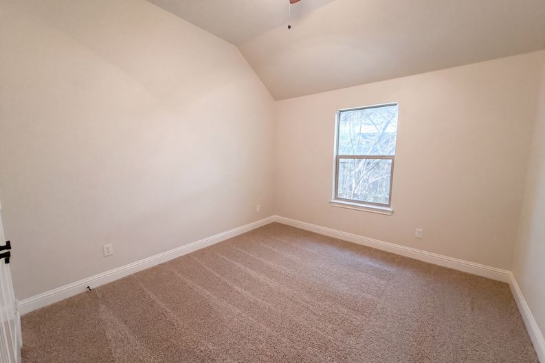 Photo 15 of 20 of 130 Red Pine Dr, Red Oak, TX