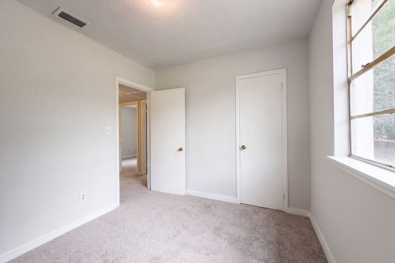 Photo 11 of 17 of 8951 Adams Ave, Jacksonville, FL