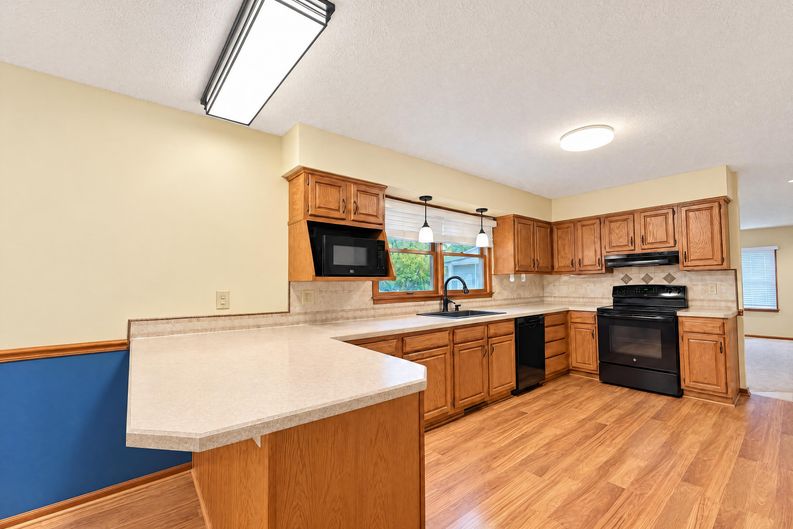 Photo 4 of 43 of 453 Carruthers Rd, Tallmadge, OH