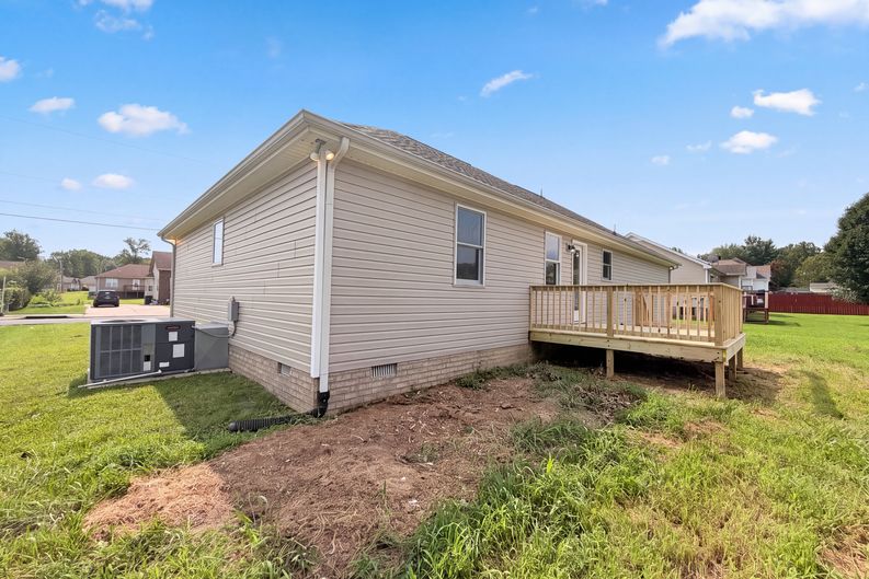 Photo 5 of 19 of 326 Gallop Ln, Springfield, TN