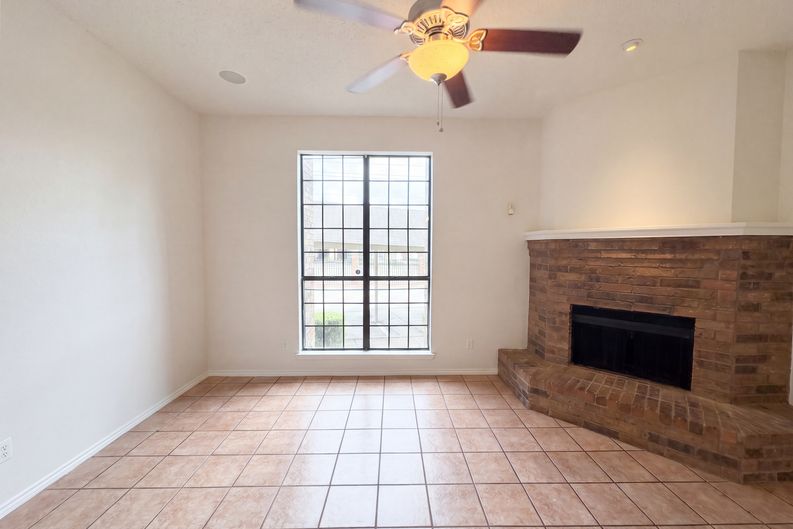 Photo 3 of 19 of 3500 E Park Blvd, Plano, TX