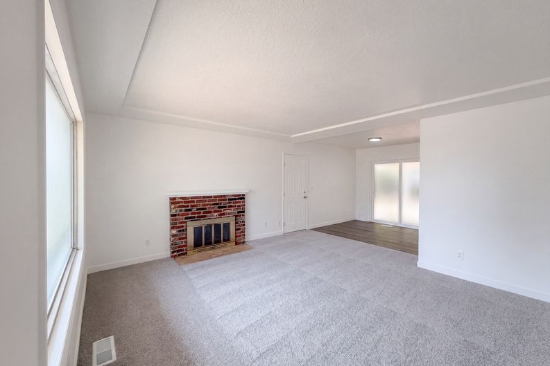 Photo 3 of 21 of 465 SW 139th Ave, Beaverton, OR