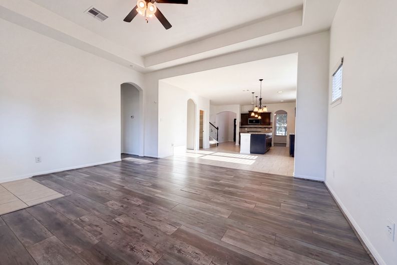 Photo 6 of 24 of 5923 Carnaby Ln, Rosenberg, TX