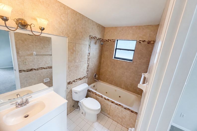 Photo 16 of 38 of 2305 SW Fern Cir, Port Saint Lucie, FL