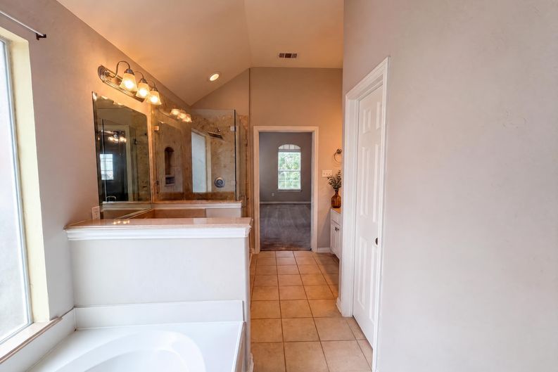 Photo 17 of 32 of 10330 Sandbar Dr, Irving, TX