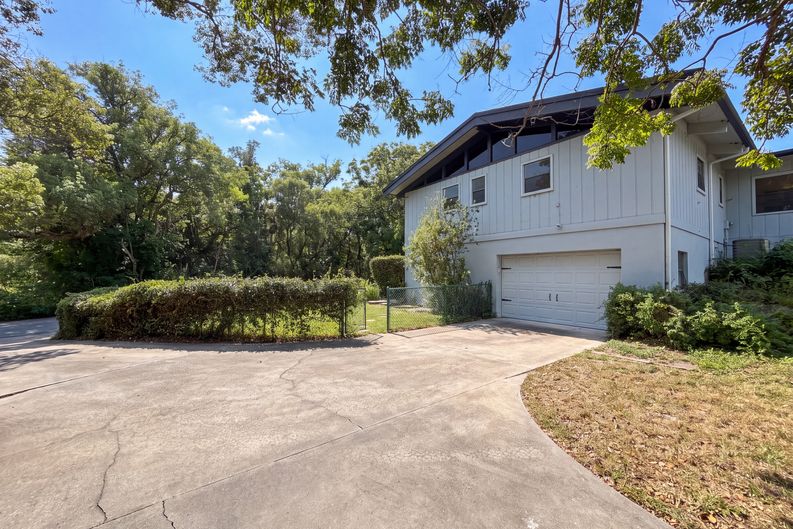 Photo 5 of 23 of 925 Park Pl, Deland, FL