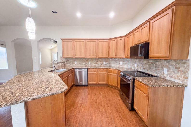 Photo 10 of 21 of 1315 Tumbling River Dr, Leander, TX