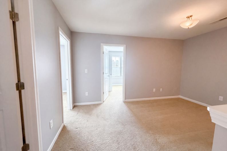 Photo 8 of 19 of 2618 Courtland Dr, Clover, SC