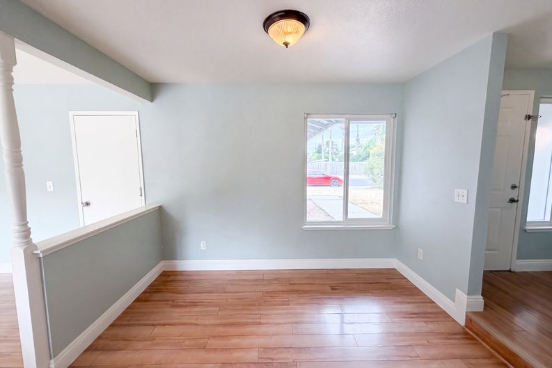Photo 13 of 25 of 7804 McClintock Way, Sacramento, CA