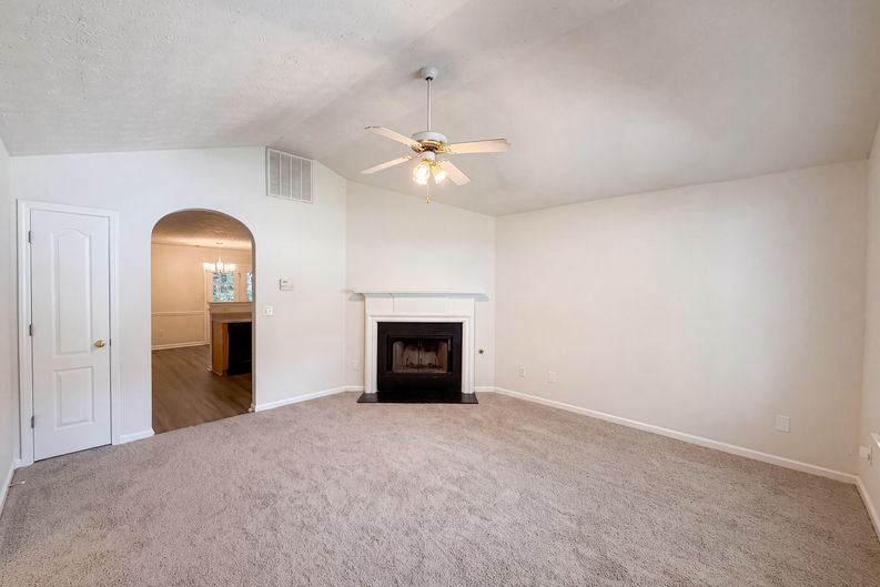 Photo 3 of 18 of 10543 Crabtree Dr, Jonesboro, GA