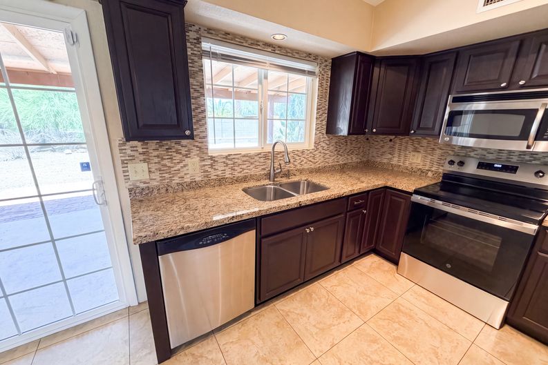 Photo 7 of 21 of 6081 N Curry Ave, Tucson, AZ