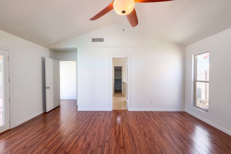 Photo 5 of 34 of 3906 E Amberwood Dr, Phoenix, AZ