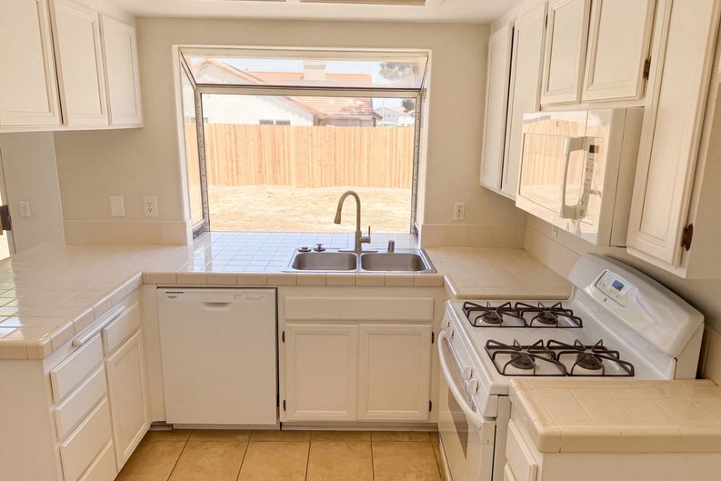 Photo 7 of 23 of 2758 Alne Dr, Hemet, CA