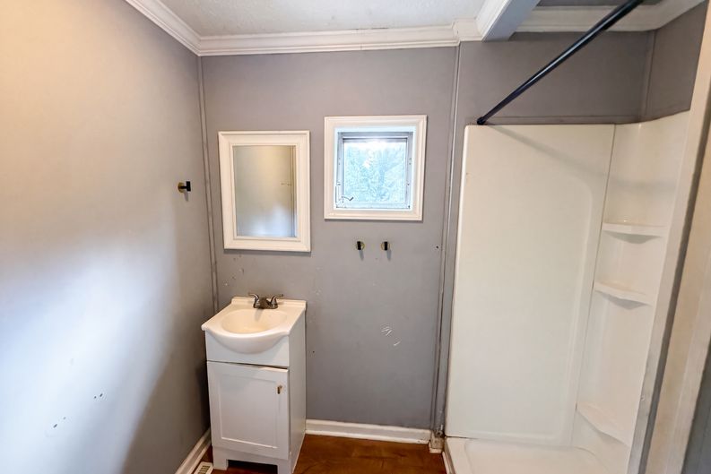Photo 9 of 19 of 831 Fairview St, Kannapolis, NC