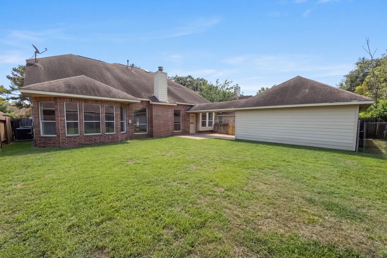 Photo 46 of 52 of 9019 Sunny Ridge Dr, Houston, TX