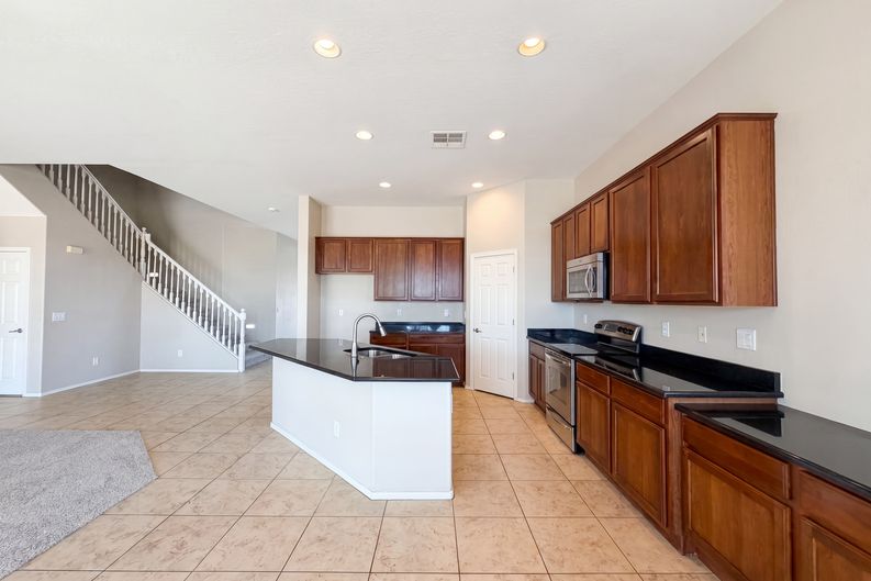 Photo 10 of 25 of 17104 N Oliveto Ave, Maricopa, AZ