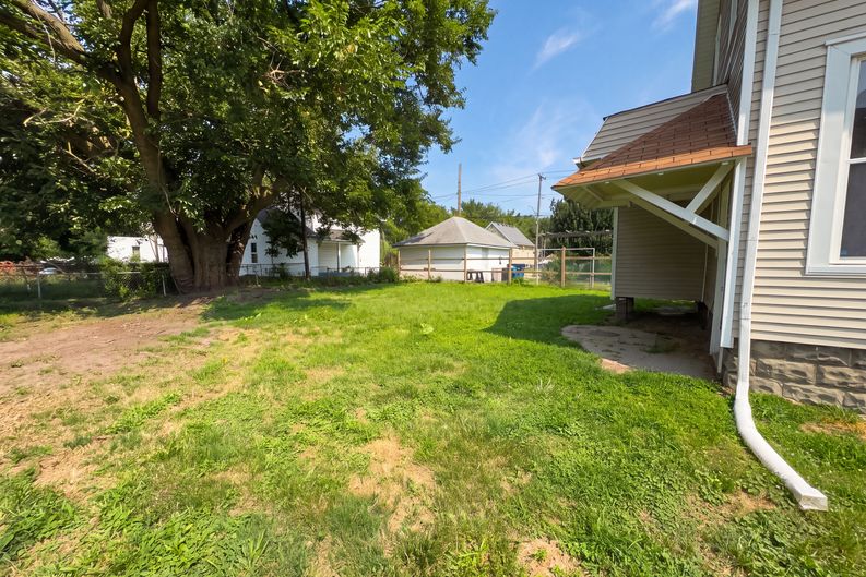 Photo 23 of 32 of 608 Howland Ave, Toledo, OH