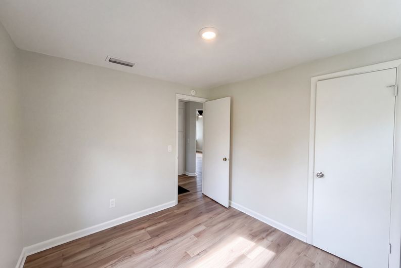 Photo 9 of 17 of 1609 Old Daytona Rd, Deland, FL